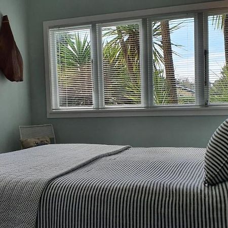 Quintessential Kiwi Bach Villa Oneroa Luaran gambar